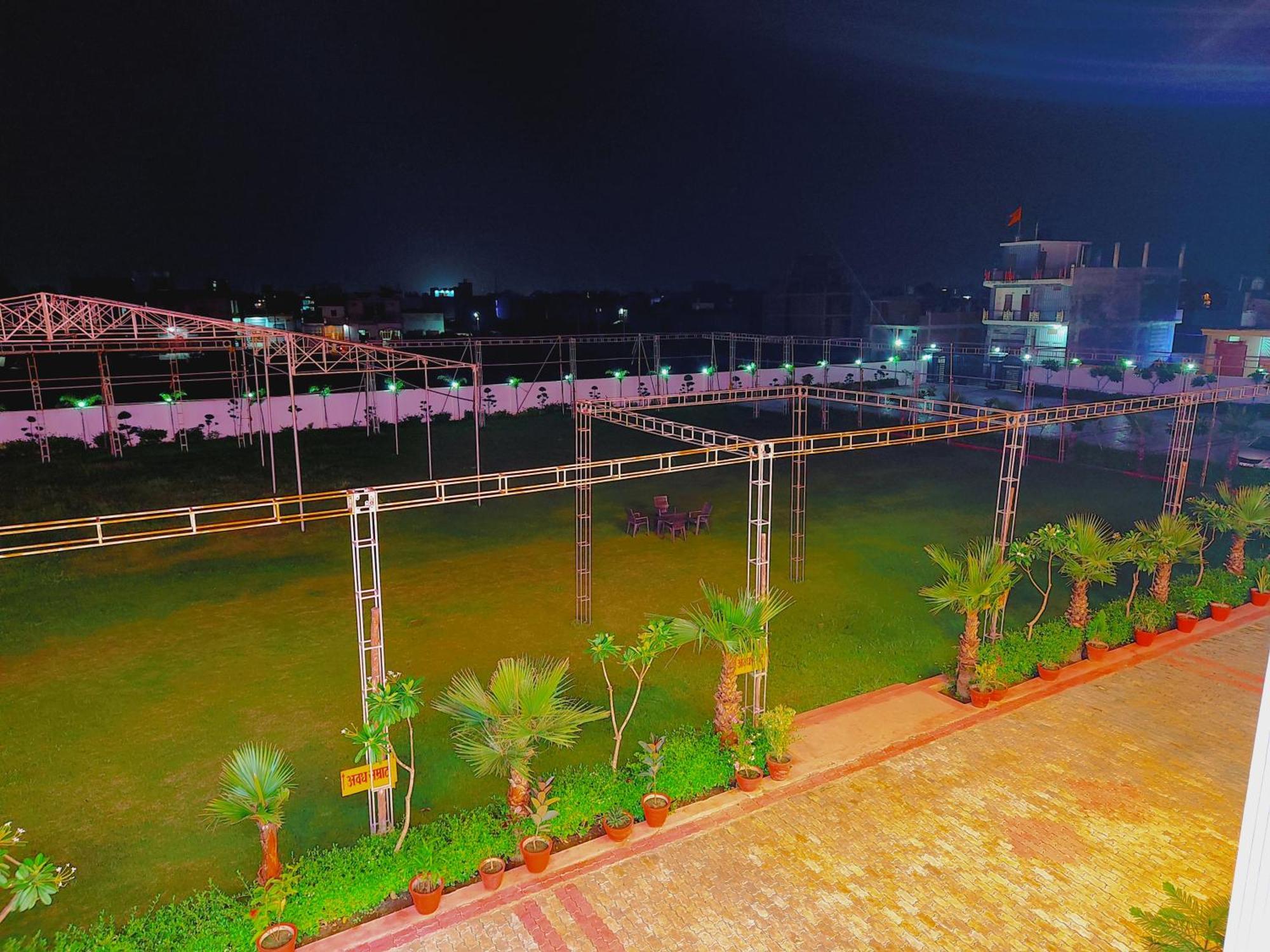 Awadh Samrat Resort Ayodhya Exteriér fotografie