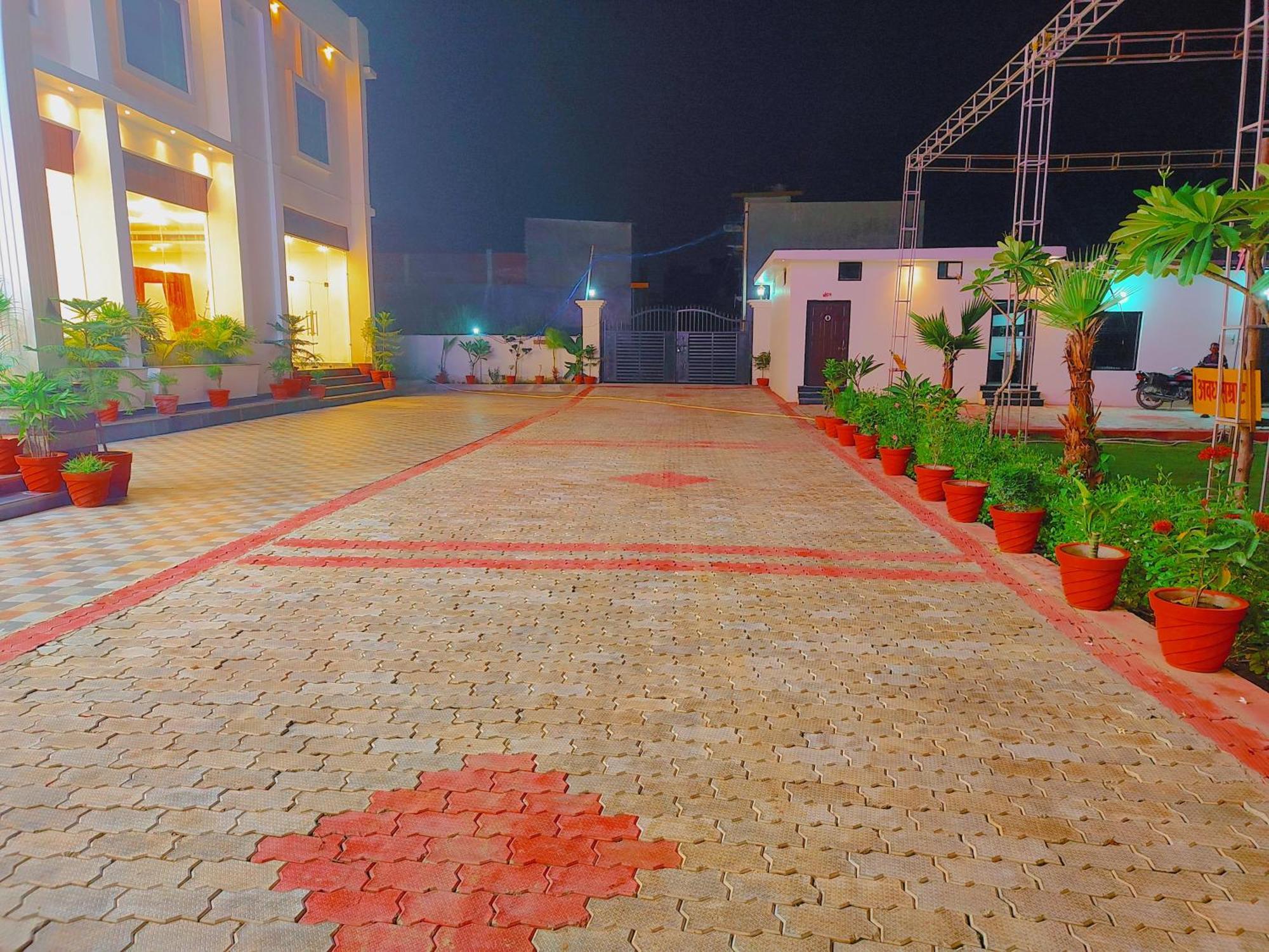 Awadh Samrat Resort Ayodhya Exteriér fotografie