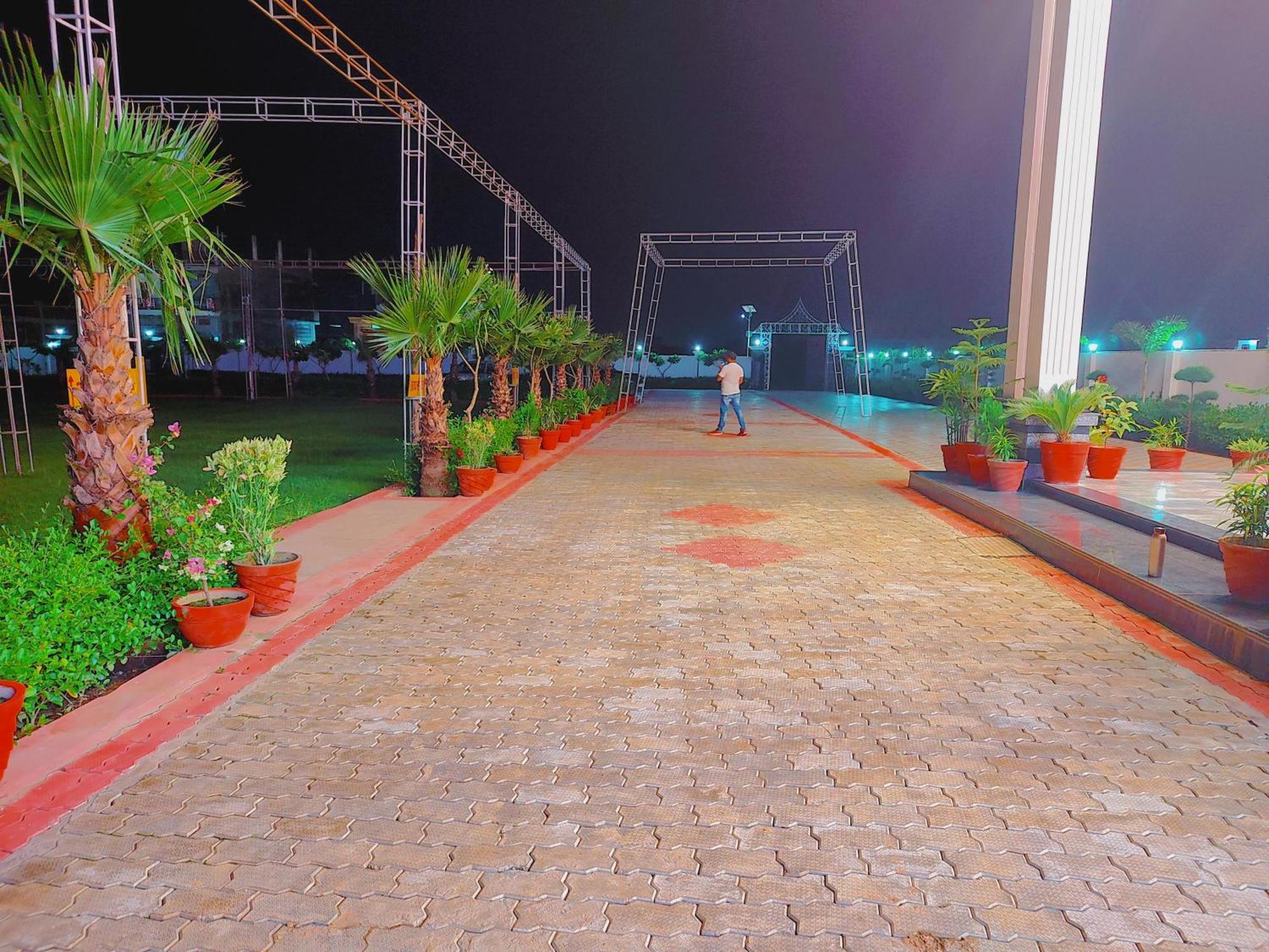 Awadh Samrat Resort Ayodhya Exteriér fotografie