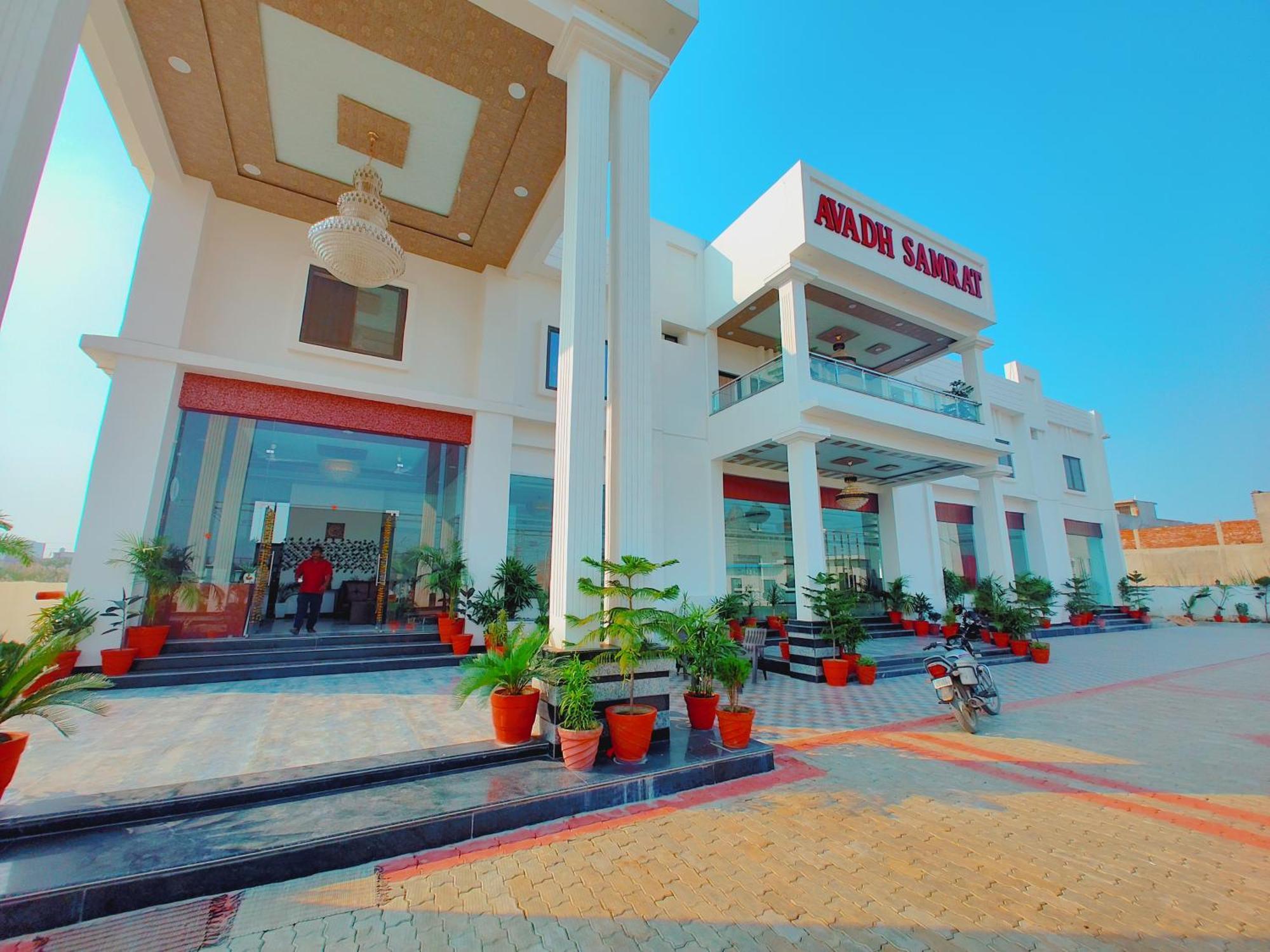 Awadh Samrat Resort Ayodhya Exteriér fotografie