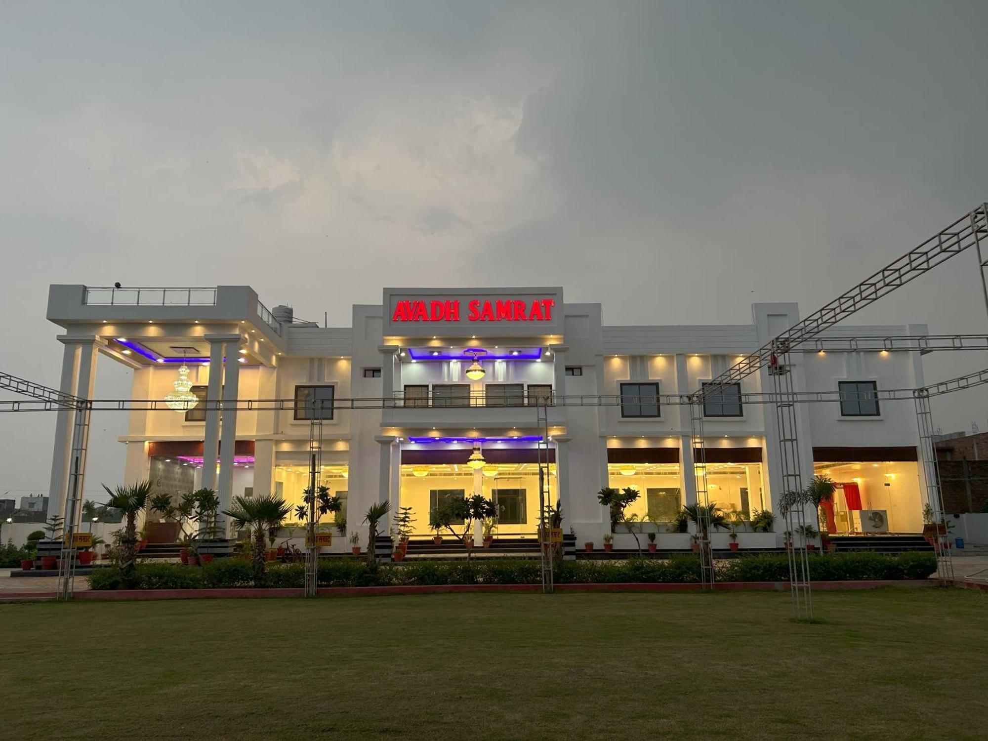 Awadh Samrat Resort Ayodhya Exteriér fotografie