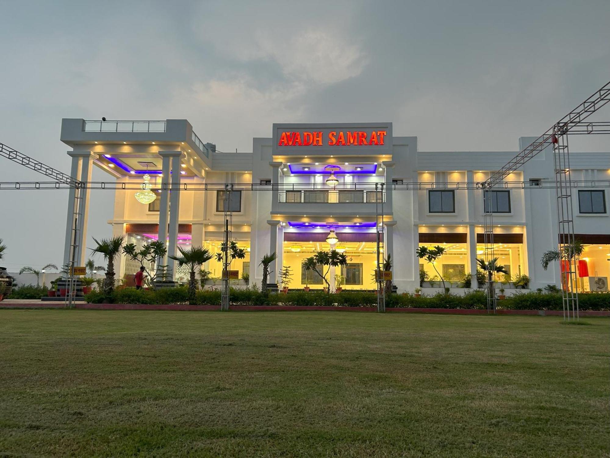 Awadh Samrat Resort Ayodhya Exteriér fotografie